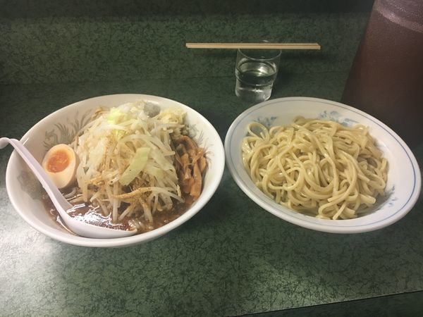 「小つけ麺  ヤサイ ➕ ニンニク ➕ 魚出汁」@ラーメン二郎 新宿小滝橋通り店の写真