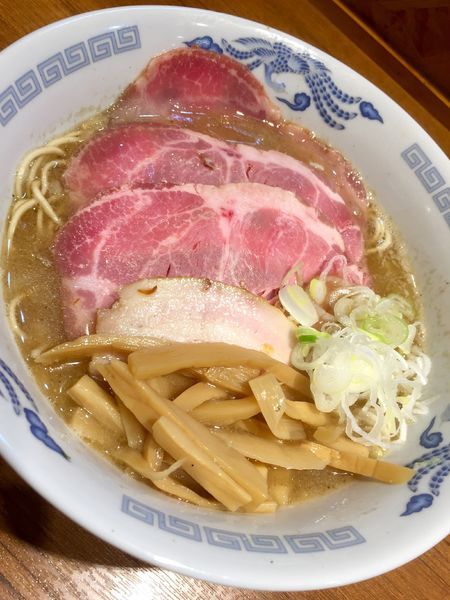 「【限定①】豚ｘ生魚あら炊き肉そば (中濃) ￥880」@寿製麺よしかわ 川越店の写真