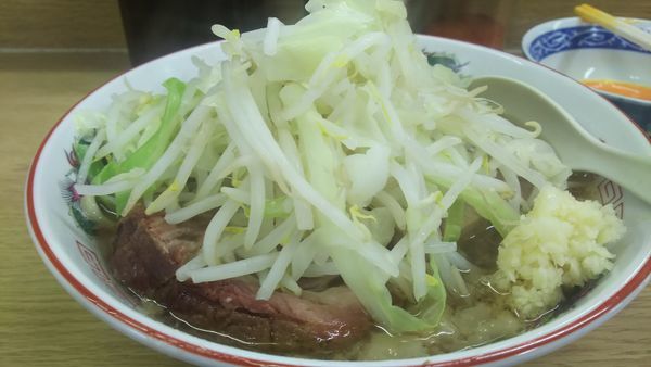 「ラーメン豚入り（にんにく）＋生卵￥900」@ラーメン二郎 栃木街道店の写真