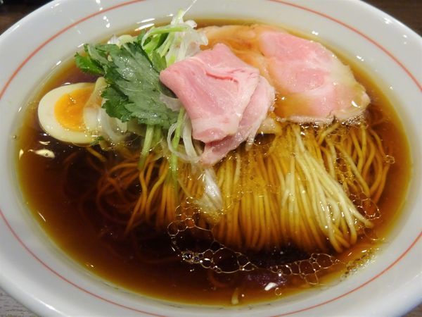 「ラーメン黒 750円 ＋ ポークトマトカレー丼 300円」@八咫烏の写真