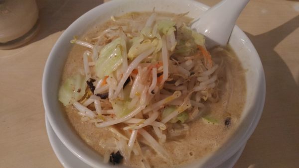 「らーめん（白味噌、680円）」@味噌らーめんの店 しなり丸の写真