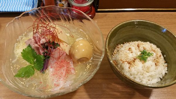 「冷し鯛塩そば(980円)+味玉(VIP)+鯛飯(180円)」@鯛塩そば 灯花 本店の写真