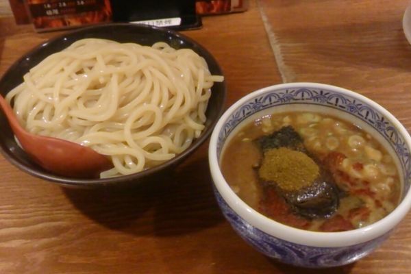 「灼熱つけ麺」@つけ麺専門店 三田製麺所 渋谷道玄坂店の写真