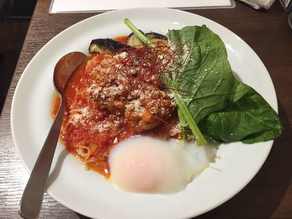 「茄子と挽肉のアラビアータ冷麺・大盛（1038円）」@太陽のトマト麺 錦糸町本店の写真
