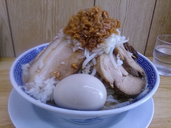 「ふじそば（醤油）＋バカブタ」@勝神角ふじの写真