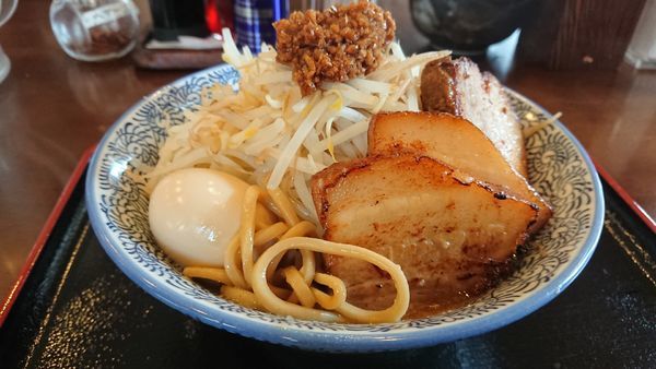 「限定 角ふじ（特製、ニンニク、ヤサイマシ）」@麺処 いぐさの写真