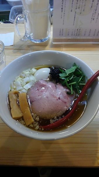 「煮干背油清湯(限定)」@自家製麺 くろ松の写真