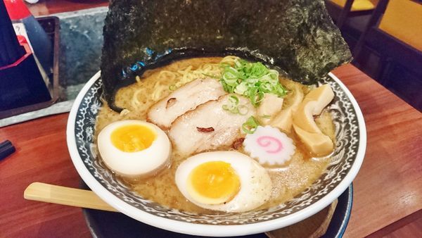「卒業記念ラーメン+大盛り+ライス大盛り+生ビール」@信州松本 麺肴ひづき 湯きりや 立川店の写真