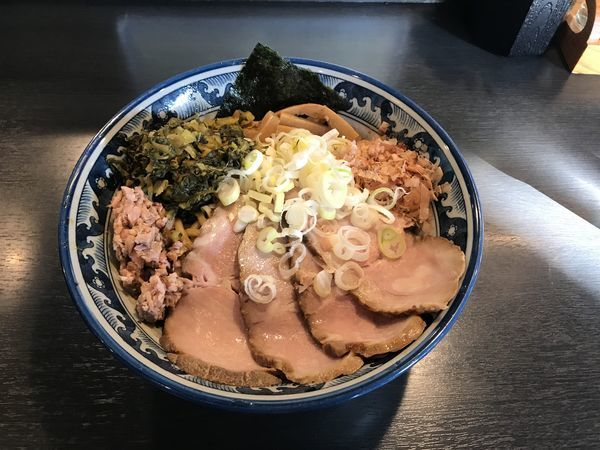 「油そば チャーシュー3枚追加」@油そば 兎に角 南守谷店の写真