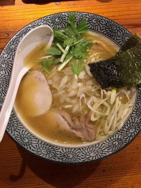 「濃厚鶏骨醤油らーめん」@濃厚鶏そば 麺屋 武一 横浜関内店の写真