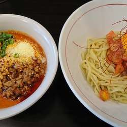 トマト坦々つけ麺 900円