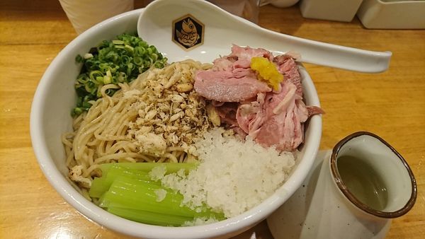 「冷やし鯛油そば+特盛」@真鯛らーめん 麺魚の写真