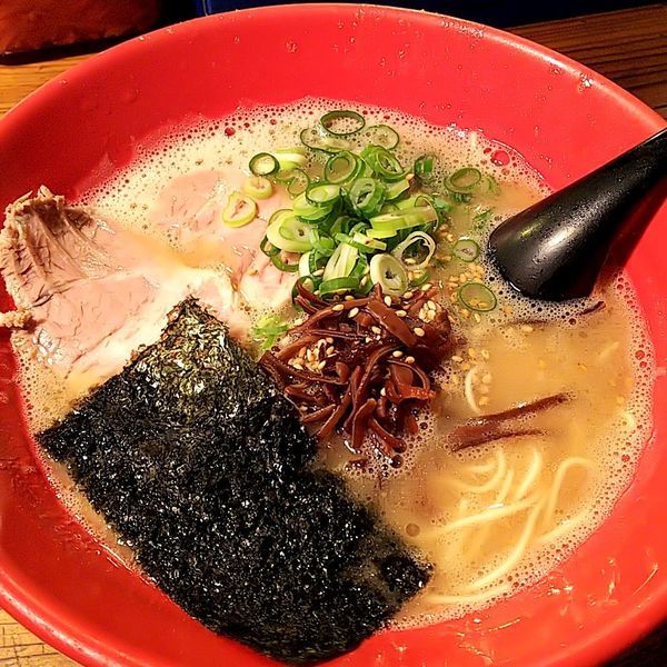 「ラーメン（バリカタ・替え玉）＋辛子高菜（中辛）」@元祖長浜 大学ラーメンの写真