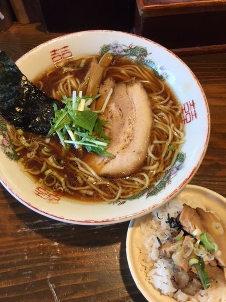 「鶏ガラ100％醤油ラーメン＋ミニチャー丼セット　700円」@らーめん嗟哉の写真
