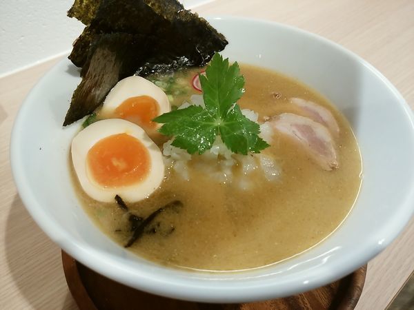 「こいIINO全部入り海老醤油」@RAMEN CAFE de IINOの写真