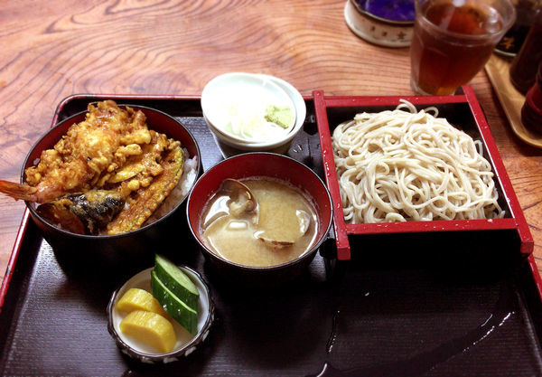 「ミニ天丼セット(910円)」@八幡庵の写真