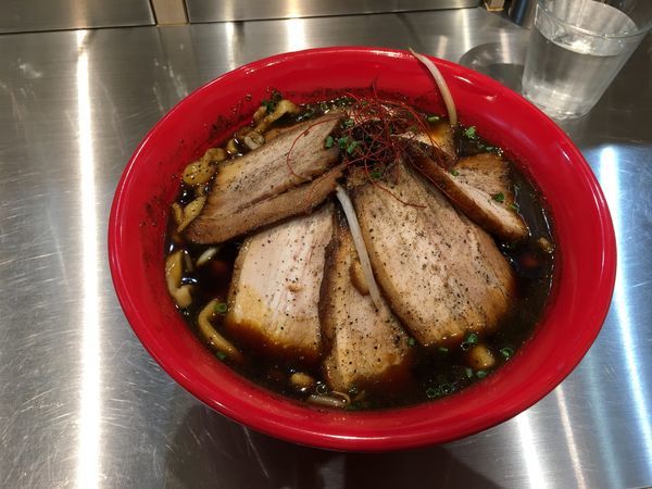 「肉・ブラックらーめん」@麺創研 紅 BLACKの写真