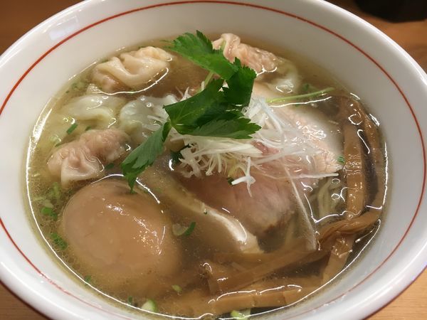 「塩ワンタン＋味玉」@麺や 一峯の写真