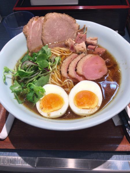 「にほんいち醤油そば 大盛り」@麺巧 潮の写真