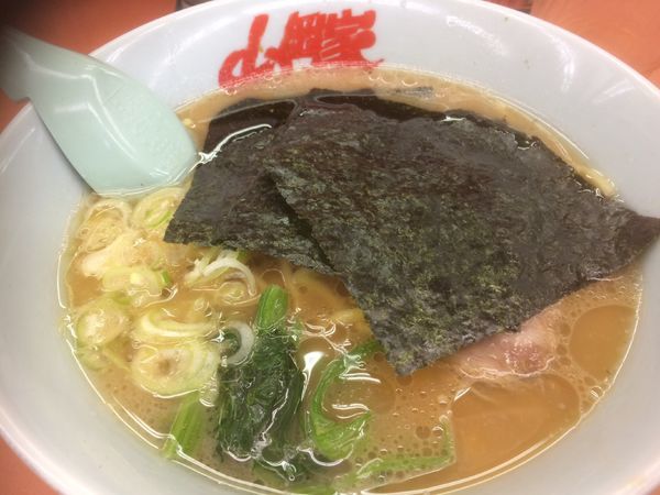 「醤油ラーメン」@ラーメン山岡家 上尾店の写真