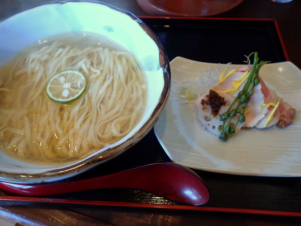 「【期間限定】塩そば秋・平打ち麺」@南部屋 路ばたの写真
