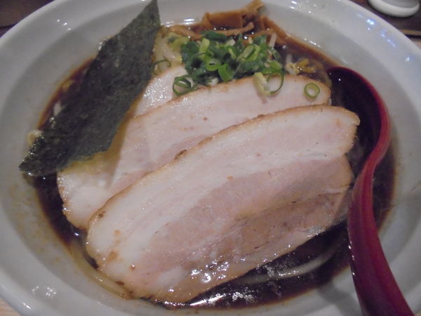 「3枚チャーシュー焦がし醤油　９２０円」@拉麺 大公 南太田本店の写真