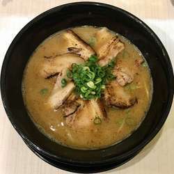 魚介豚骨らぁ麺 並盛 (780円) チャーシュー (200円)