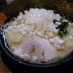 塩豚骨ラーメン