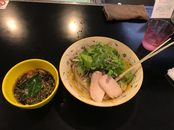 「《夏季限定》冷やしパクチーつけ麺 + パクチー増し 800+20」@みそ味専門マタドールの写真