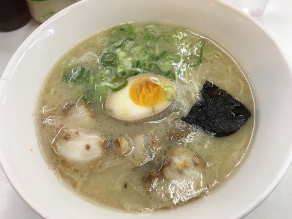 「ラーメン」@名代ラーメン亭 博多駅地下街店の写真