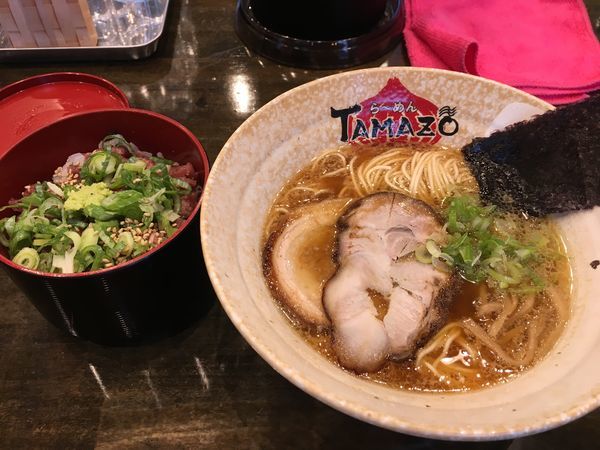 「豚骨醤油 まぐろ丼セット」@ら～めん TAMAZOの写真