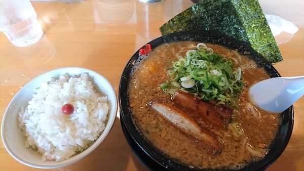 「黒しょうゆらーめんこってり」@三河開化亭 豊橋牧野店の写真