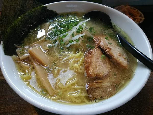 「とり塩　：中麺　（麺大盛り）」@信州麺屋 とんずら －カエン－の写真