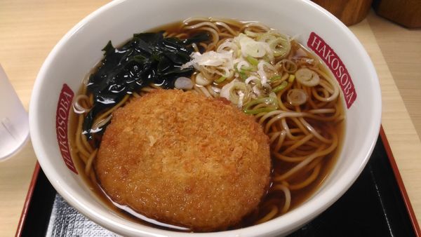 「コロッケそば（400円）」@名代 箱根そば 中央林間店の写真