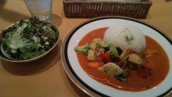 「彩り野菜添え濃厚バターチキンカレー 1280円」@MARUZEN Cafe 日本橋店の写真