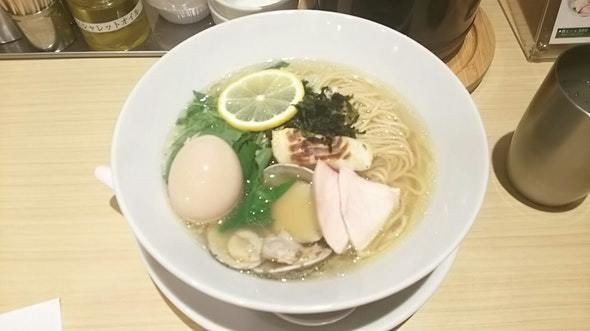 「鯛とハマグリの塩SOBA980円。味玉サービス。」@むぎとオリーブ 日本橋店の写真
