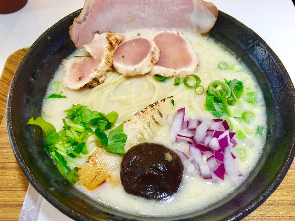 「鶏そば（大）」@麺とかき氷 ドギャン 谷四店の写真