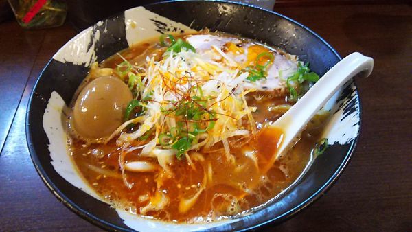 「限定オロチョン辛味噌トンコツ＋煮玉子」@北海豚骨麺屋 銀鈴の写真
