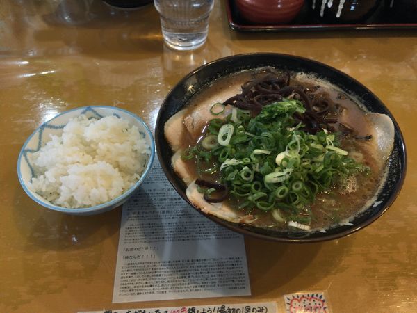 「肉ラーメン(800円)+サービスライス」@ラーメン自由人の写真