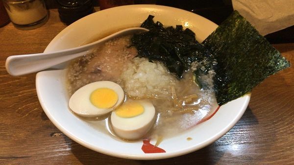 「こってり八王子(醤油)わかめらーめん(限定)＋煮玉子」@ら～めん 熊八の写真