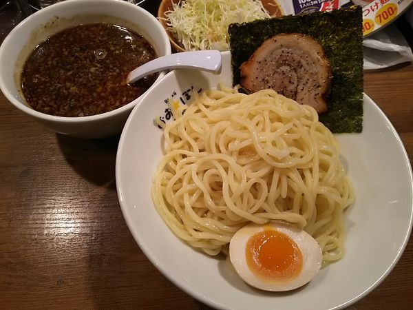 「とんこつ魚介つけ麺　※クーポンで６００円　＋サラダバー：無料」@おおぼし 安曇野店の写真