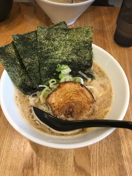 「醤油豚骨ラーメン」@たくぞうのらーめんの写真