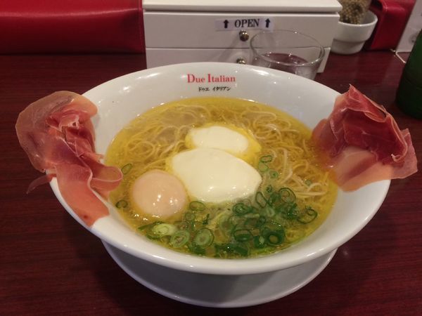 「生ハムフロマージュ」@黄金の塩らぁ麺 due Italian 市ヶ谷店の写真