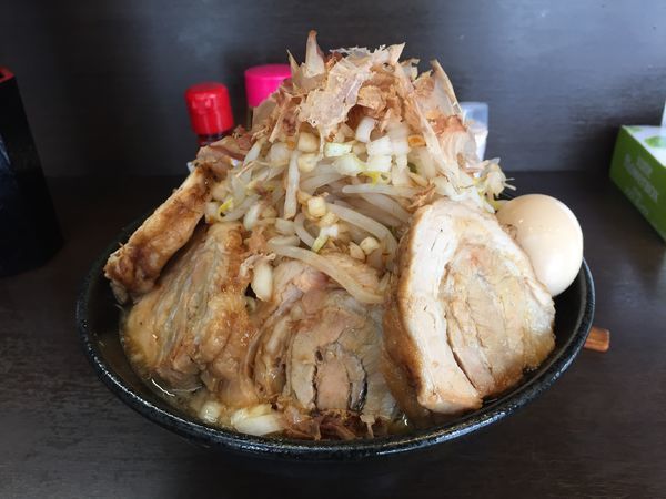 「翔太醤油（太麺）豚入り」@麺屋 翔太の写真