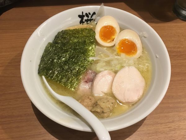 「特製濃厚鶏白湯塩そば 990円」@桜の華の写真