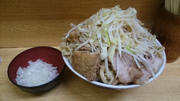 「大豚・タマネギ(ヤサイアブラ)￥１０５０」@ラーメン二郎 環七新新代田店の写真