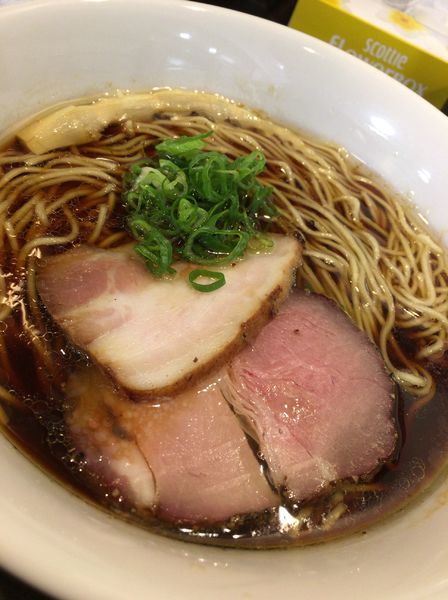 「醤油ラーメン ６８０円」@かしわぎの写真