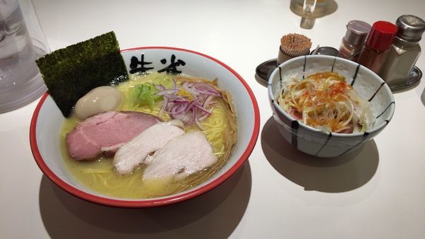 「鶏白湯味玉そば(塩 大盛+ローストポークのネギ丼」@鶏そば朱雀の写真