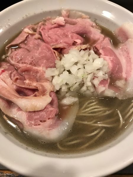 「煮干しそば（片口＆鯵）肉増し　＋ 黒酢和え玉」@灰汁中華 丿貫 福富町本店の写真