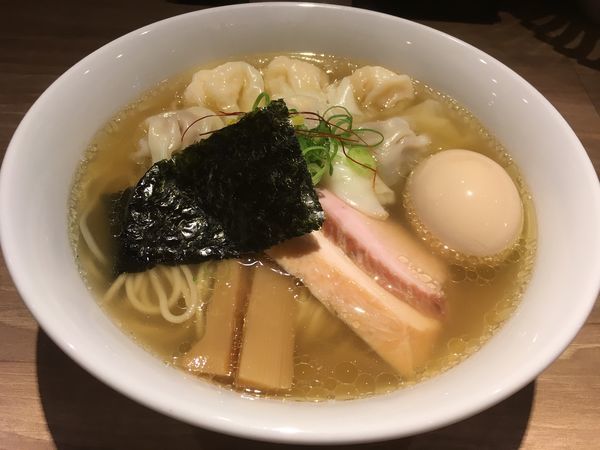 「白旨 特製ワンタン麺+味玉」@中華soba いそべの写真